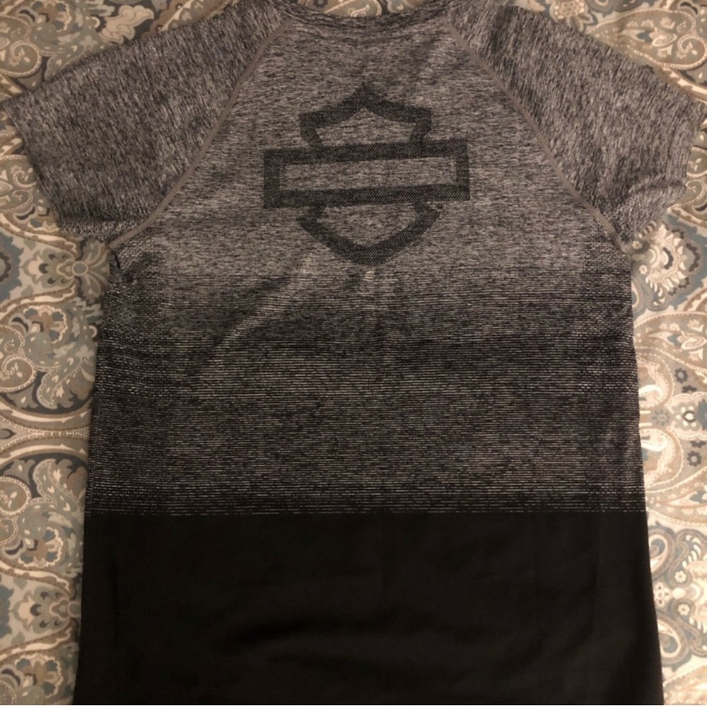 Women’ gray and black Harley Davidson short sleeve shirt